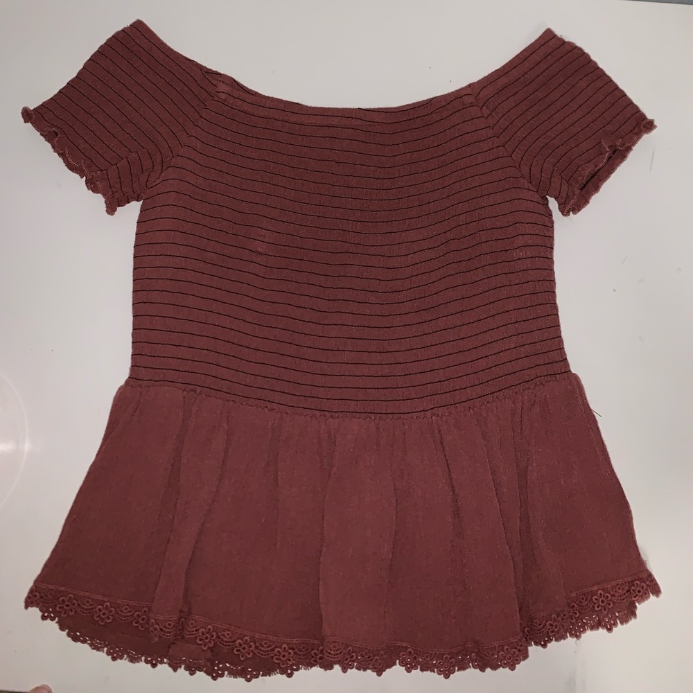 Maroon off the shoulder shirt. Brand Chloe and Katie. Size medium.